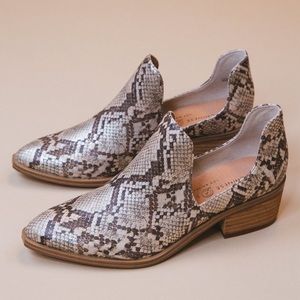 Chinese Laundry Fortune Bootie New $100
